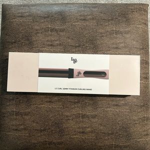 L’ange LE CURL 32MM TITANIUM CURLING WAND. NEW IN BOX